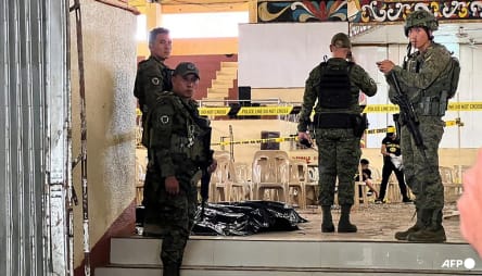 'Foreign terrorists' behind deadly Philippine bombing: Officials