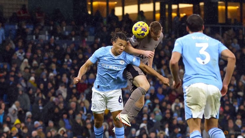 Man City held again in six-goal Spurs thriller, Liverpool move second